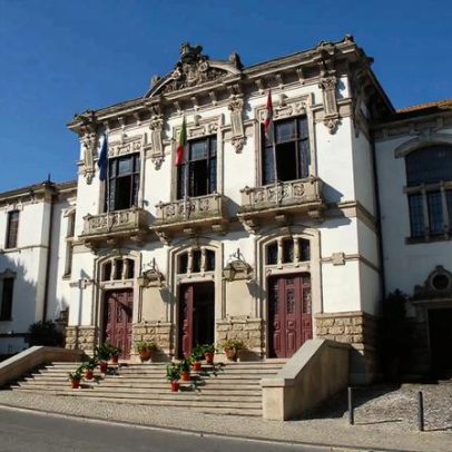 Câmara de Leiria delega poderes ao presidente para despesas até 748 mil euros