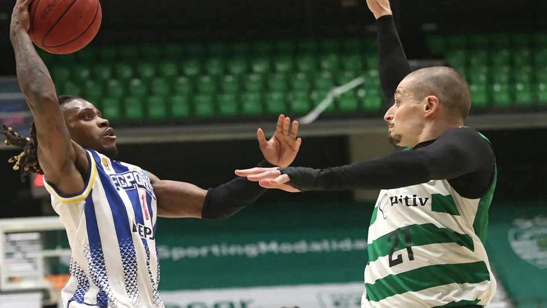 Adepto que dirigiu insultos racistas a basquetebolistas do FC Porto