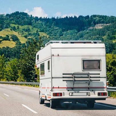 Empresa disponibiliza autocaravanas a desalojados após tempestades