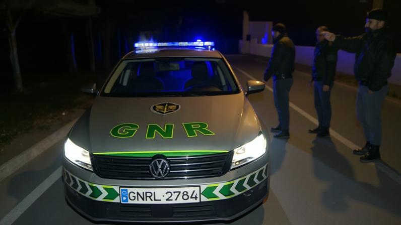 Condutor foi travado por militares da Unidade Nacional de Trânsito da GNR
