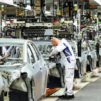 Atrasos por mau tempo atrasam retomada de fábricas automóveis e clientes europeus