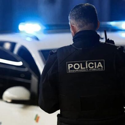 Homem é morto a tiro dentro de carro em Queluz
