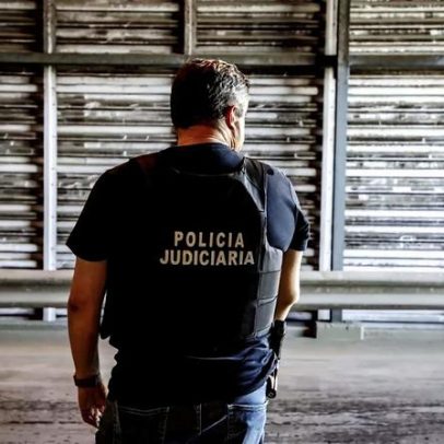 PJ investiga embarcação encalhada no rio Mira sem tripulantes