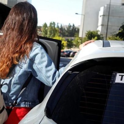 TVDE faz telefonemas para fugir ao trânsito na A5 e viola cliente Monsanto