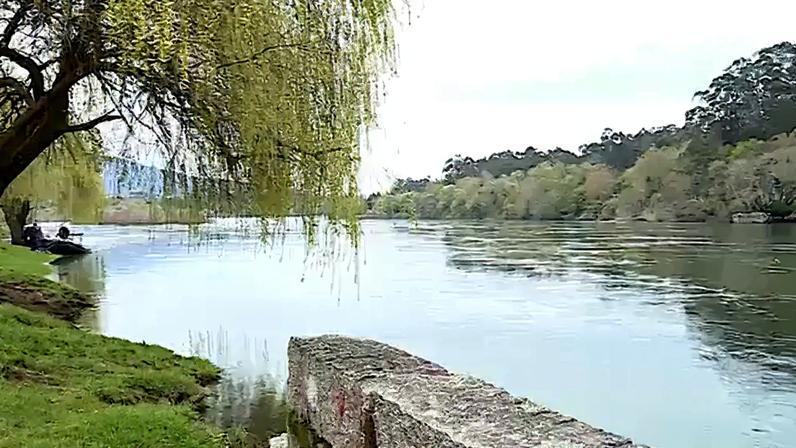Duas pessoas resgatadas em naufrágio de embarcação de recreio no rio Minho em Monção