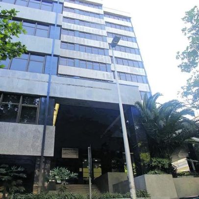 Arguido e sociedade acusados de branquear 410 mil euros com venda de veículos