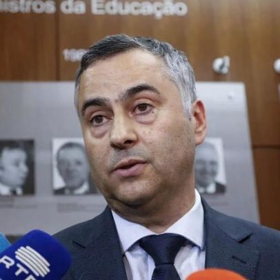 Ministro admite alargar proibição de telemóveis até ao 9.º ano