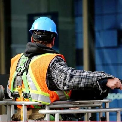 Governo dos Açores reforça apoios à autoconstrução para primeira habitação