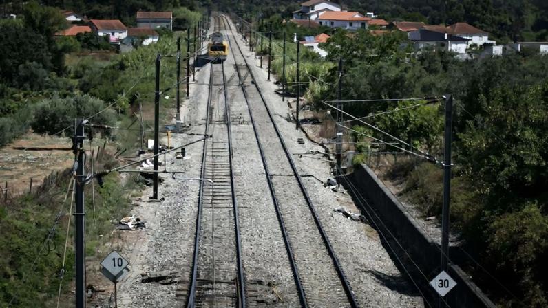 Circulação de comboios tem sido retomada aos poucos