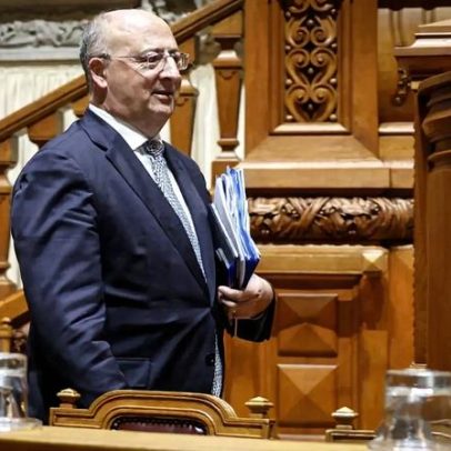 Ministro da Agricultura pediu e recebeu dois subsídios mensais