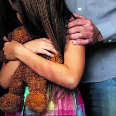 PJ detém suspeito de abusar de criança de 7 anos em cafés