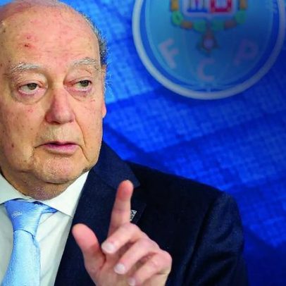 Homenagem a Pinto da Costa no Dragão com drones