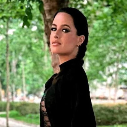 Mariana Pacheco feliz na praia com o filho após separação de Syro