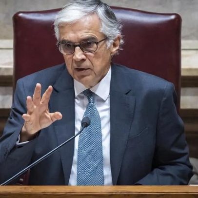 Convida Bolieiro e Miguel Albuquerque a discursar no Parlamento em junho