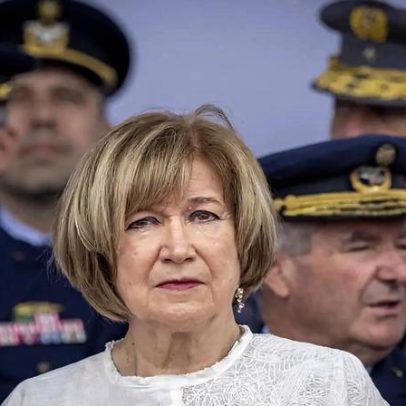 Marcelo condecora Lídia Jorge e elogia-a por defender o escritor como cidadão