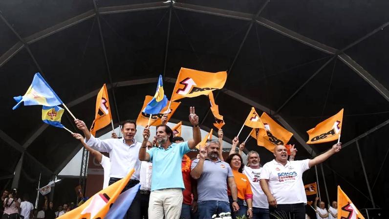 Miguel Albuquerque e Luís Montenegro na festa do PSD Madeira