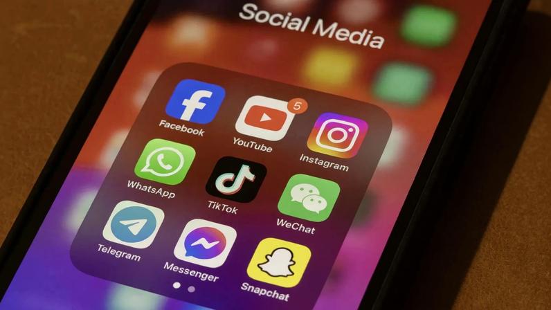 Algoritmos, lucro e emoções amplificam desinformação nas redes sociais