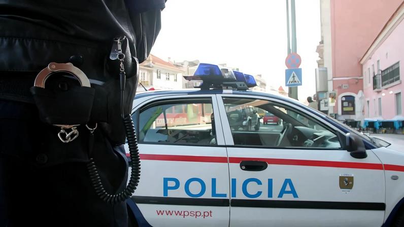 PSP apanhou o suspeito já no exterior do estabelecimento comercial