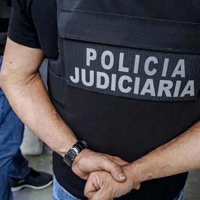 Homem esfaqueia mulher enquanto dormia e tenta sufocá-la em Montemor-o-Novo