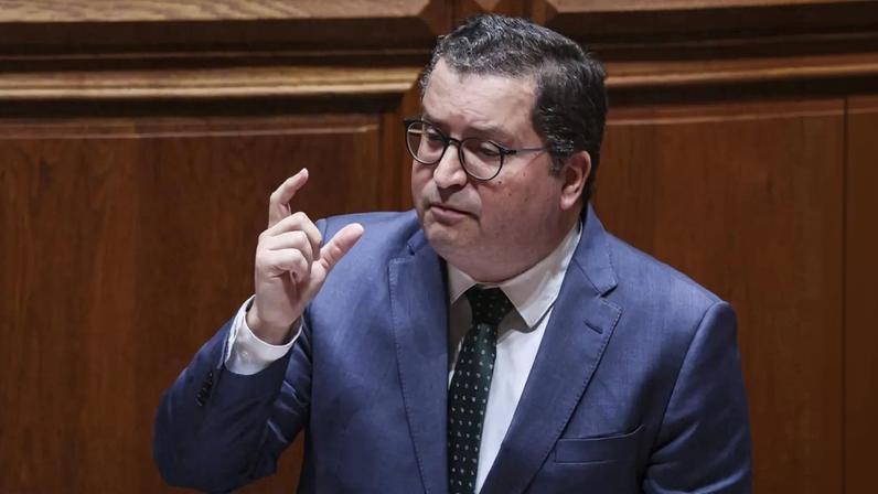 Ministro das Finanças Miranda Sarmento recebe alta hospitalar