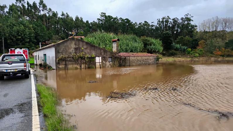 Inundações em Coimbra provocam desalojamentos e resgates na Figueira da Foz e Soure
