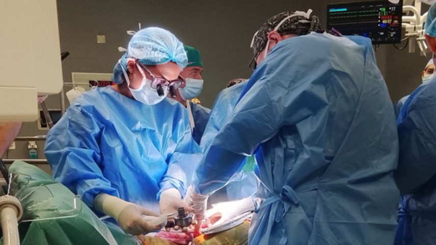 Mulher recebe coração mecânico no Hospital de Gaia