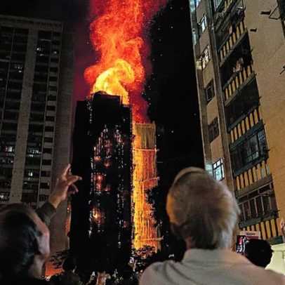Assinaturas contra expulsão de estudante que pediu inquérito a incêndio em HK