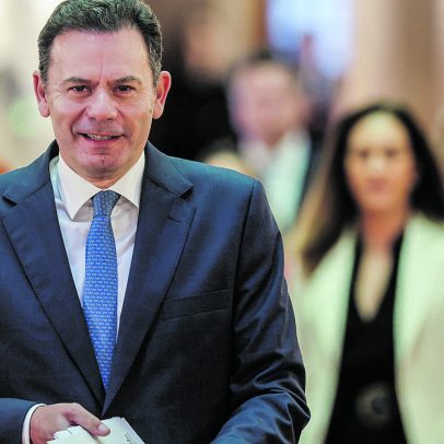 Primeiro-ministro responde no parlamento sobre atuação do Governo