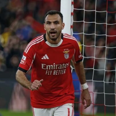 Pavlidis apanhado a abastecer veículo antes da noite da Liga dos Campeões