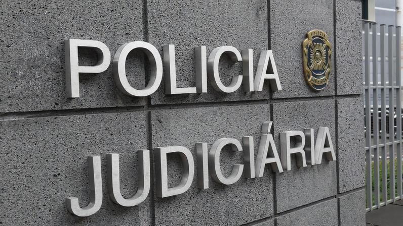PJ detém homem com haxixe na Madeira; suspeito aguarda julgamento.