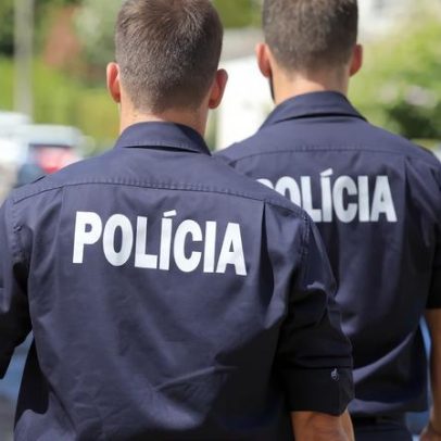 Três suspeitos de tráfico detidos no Porto; armas, dinheiro e droga apreendidos
