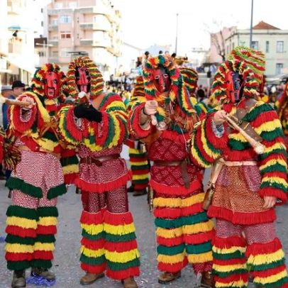 Carnaval em Portugal continental com céu nublado e chuva fraca