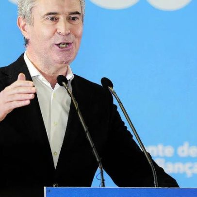 Carneiro apela aos portugueses para participarem nas eleições