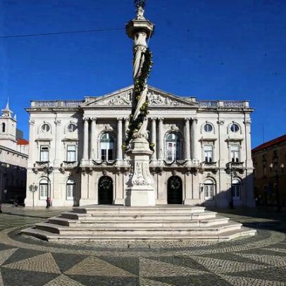 Livre propõe distribuir kits de emergência em Lisboa; Moedas diz ter distribuído 2000