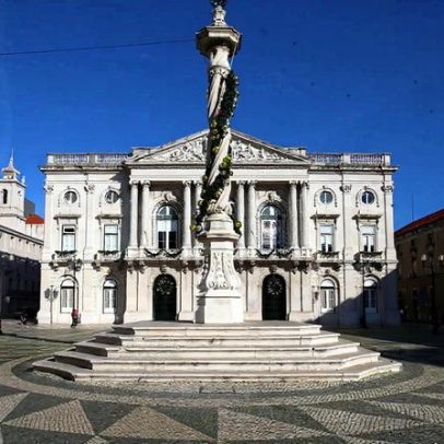 Sete pessoas retiradas em Graça, Lisboa, por deslizamento de terras