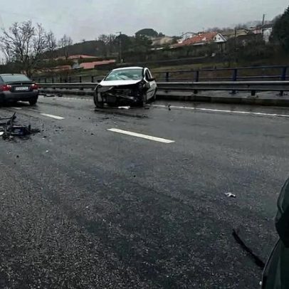 Quatro feridos em colisão entre dois carros em Santo Tirso