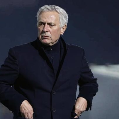 Mourinho assiste ao Real Madrid-Benfica no autocarro das águias