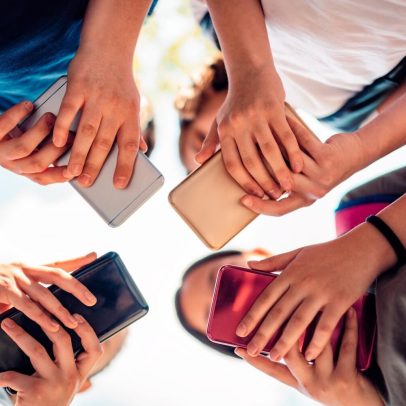 PM britânico propõe restringir uso de redes sociais por menores