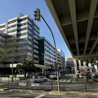 Rua de Camões no Porto com sentido de trânsito alterado por três semanas