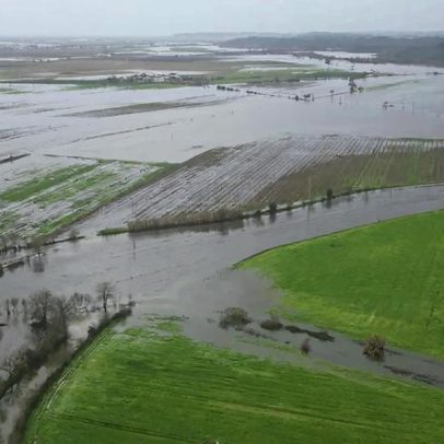 Albufeira em risco de rebentar corta estrada no Alentejo