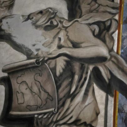 Rosto de anjo inspirado em Meloni é apagado; restauração diz ter ordem do Vaticano