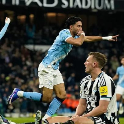 Manchester City junta-se ao Arsenal na final da Taça da Liga inglesa