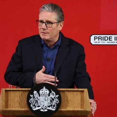 Keir Starmer recusa demitir-se e mantém liderança