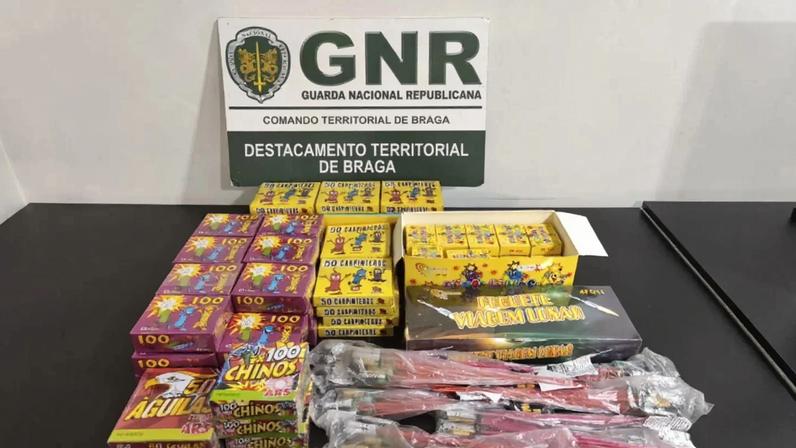 A GNR abriu nove autos de por falta de idade mínima para a compra de artigos pirotécnicos.