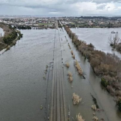 Circulação ferroviária suspensa em linhas do Norte, Douro, Oeste e Cascais