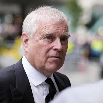 Ex-príncipe André detido no aniversário, ligado ao caso Epstein