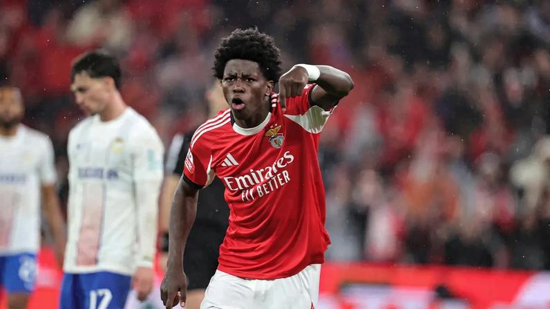 Anísio Cabral marca para o Benfica no Estádio da Luz