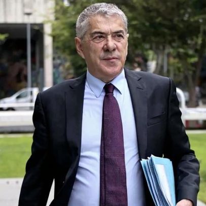 Advogada de Sócrates solicita renúncia