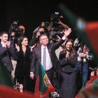 Cerimónia de posse do novo Presidente no parlamento às 10h de 9 de março