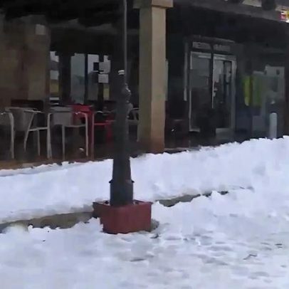 Acesso à Torre da Serra da Estrela encerrado devido a acumulação de neve